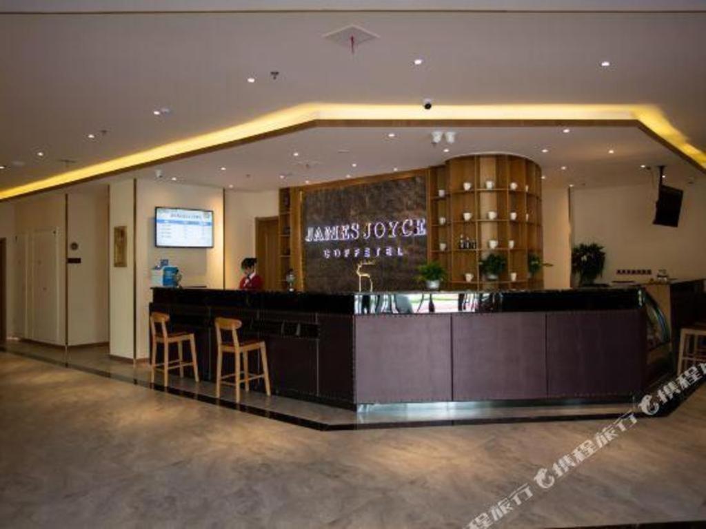 James Joyce Coffetel Qingdao Oriental Cinema Chaoyangshan Metro Station Hotel Exterior photo