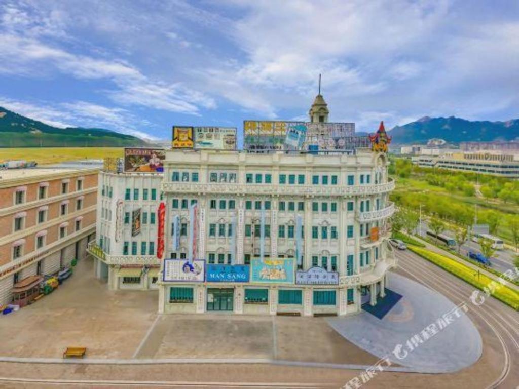 James Joyce Coffetel Qingdao Oriental Cinema Chaoyangshan Metro Station Hotel Exterior photo